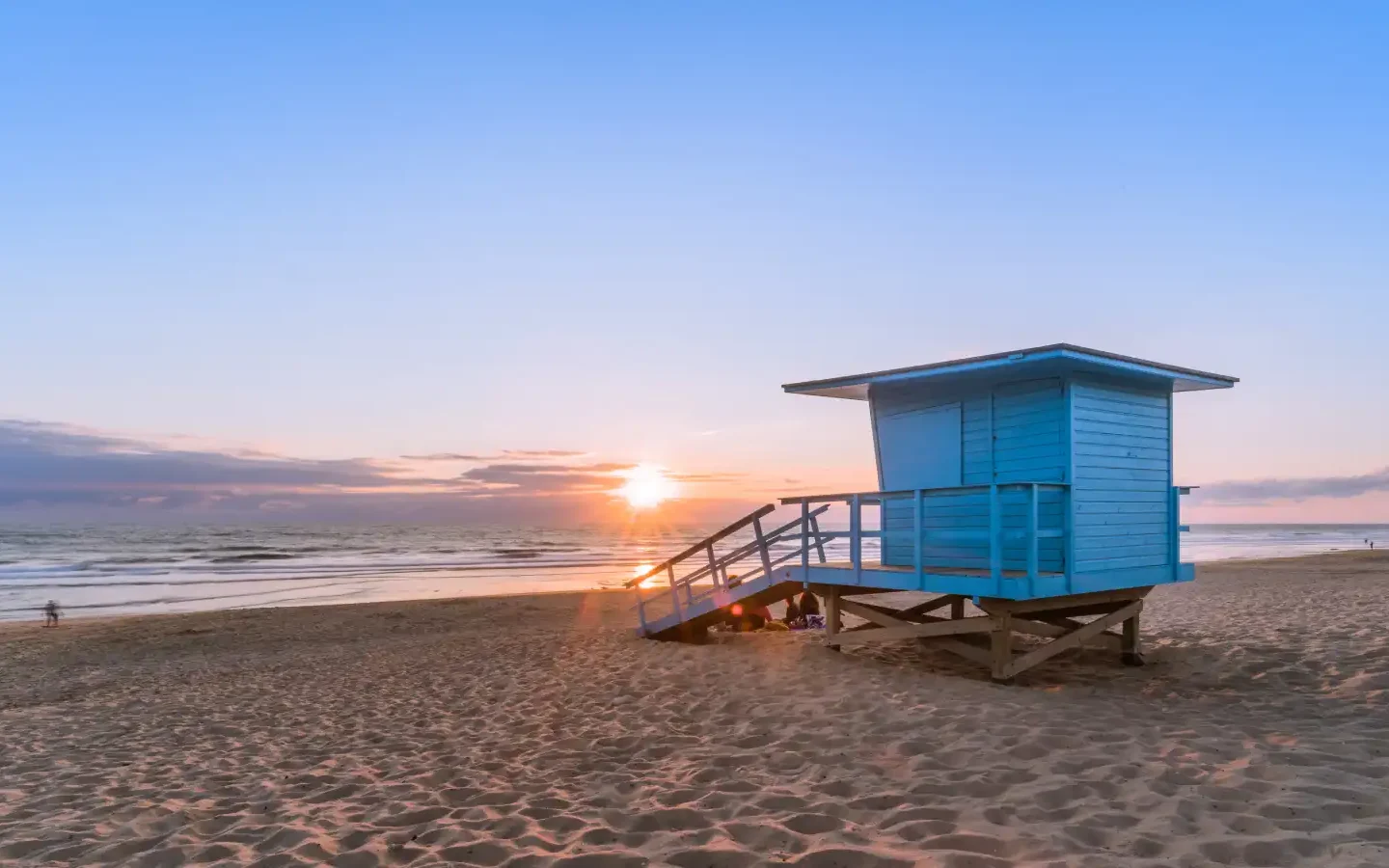 Camping dans les Landes proche de Lacanau, entre lacs et plages de l’Atlantique, idéal pour les familles à la recherche de surf, nature et détente en Nouvelle-Aquitaine.